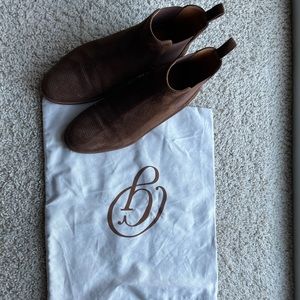 MGemi “The Amico” suede booties